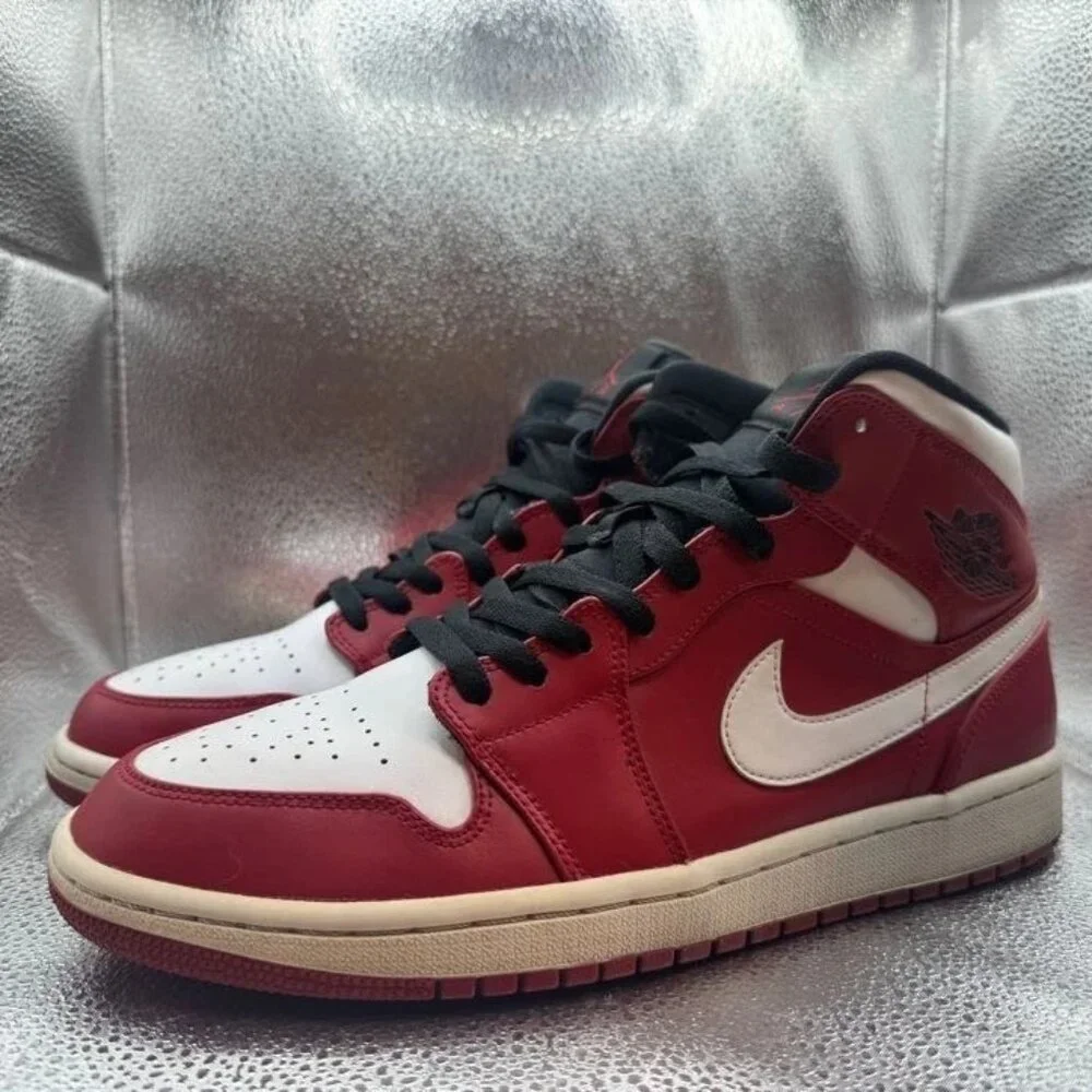 Size 10 - Jordan 1 Mid Chicago Mens Red White Black Gym Shoes Sneaker 554724-605